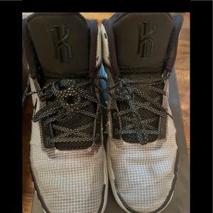 Kylie flytrap sneakers